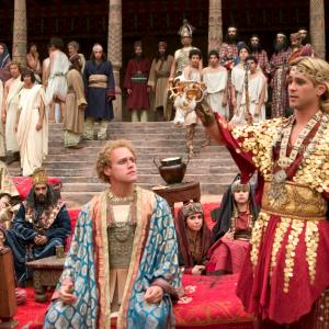 Still of Colin Farrell and Elliot Cowan in Alexander (2004)