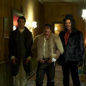 Still of Taika Waititi, Jemaine Clement and Jonny Brugh in What We Do in the Shadows (2014)