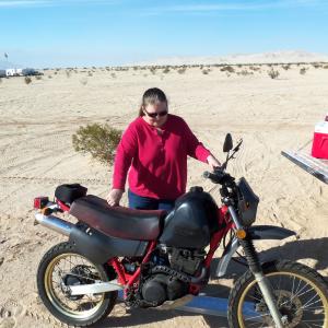 Anastacia Moore checking out the bike for Superstition Ride