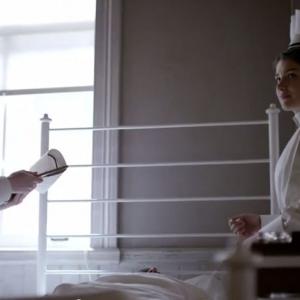 Caitlin Johnston and Eve Hewson in The Knick