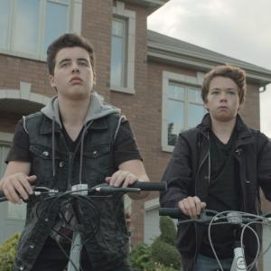 Still of Étienne Galloy and François Gervais in No More Parents (2014)