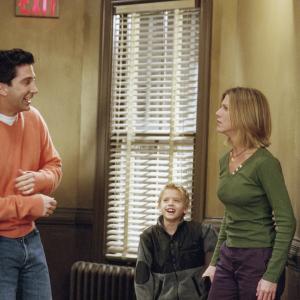 Still of Jennifer Aniston, David Schwimmer and Cole Sprouse in Draugai (1994)