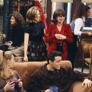 Still of Jennifer Aniston Lisa Kudrow Matt LeBlanc and Marlo Thomas in Draugai 1994