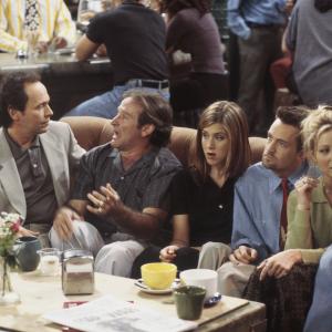 Still of Jennifer Aniston, Robin Williams, Billy Crystal, Lisa Kudrow and Matthew Perry in Draugai (1994)