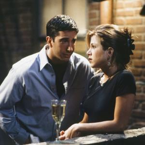 Still of Jennifer Aniston and David Schwimmer in Draugai (1994)