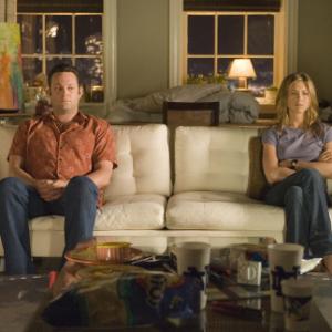 Still of Jennifer Aniston and Vince Vaughn in The Break-Up (2006)