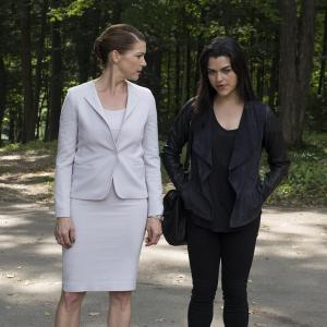 Still of Rya Kihlstedt and Eve Harlow in Heroes Reborn 2015