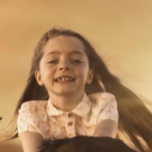 Rebeka in Vodafones 2015 commercial ?que Sabe Nadie  as gnu girl