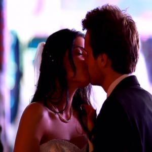 BRANDON LUDWIG Tara Elizabeth marriage kissing scene MMVAs back drop