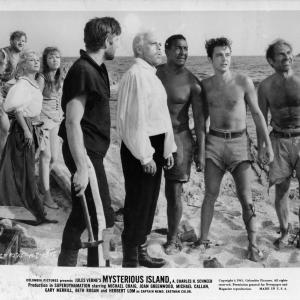 Still of Herbert Lom, Michael Callan, Michael Craig, Joan Greenwood, Gary Merrill and Beth Rogan in Mysterious Island (1961)
