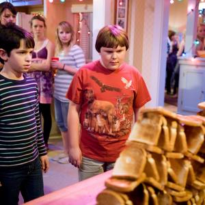 Still of Zachary Gordon and Robert Capron in Diary of a Wimpy Kid Rodrick Rules 2011