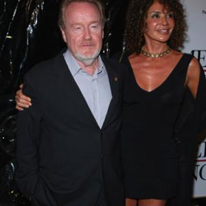 Ridley Scott and Giannina FacioScott at event of American Gangster 2007