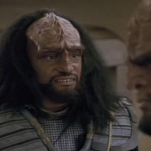 Still of Michael Dorn and Tony Todd in Star Trek: The Next Generation (1987)