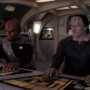 Still of Michael Dorn and Andrew Robinson in Star Trek: Deep Space Nine (1993)