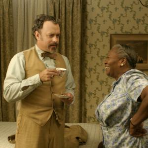 Still of Tom Hanks and Irma P. Hall in The Ladykillers (2004)
