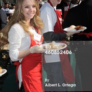 Elise Luthman and Joey Luthman serving dinner the Los Angeles Mission Christmas Eve Event for Skid Row Homeless LOS ANGELES CA  DECEMBER 24 Actress Elise Luthman and actor Joey Luthman at the Los Angeles Mission Christmas Eve Event for Skid Row Homel