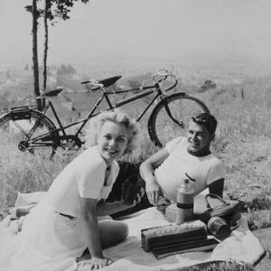 Ronald Reagan and wife Jane Wyman having a picnic C 1940