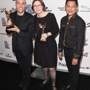 Joshua Oppenheimer, Signe Byrge Sørensen and Adi Rukun at event of 31st Film Independent Spirit Awards (2016)